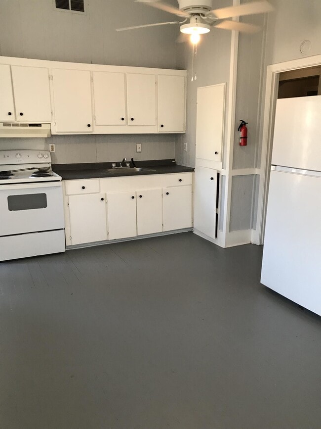 Primary Photo - 822 Edwards St