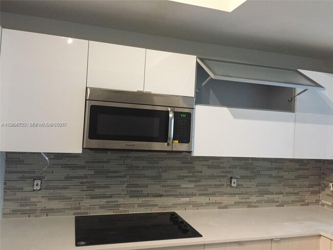 Building Photo - 3330 NE 190th St