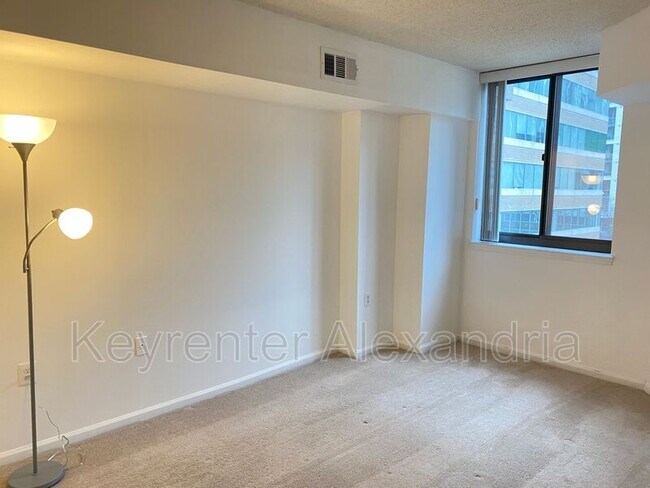Building Photo - 1001 N Randolph St