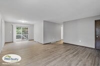 Building Photo - 5 Bedroom Home in Chisago City