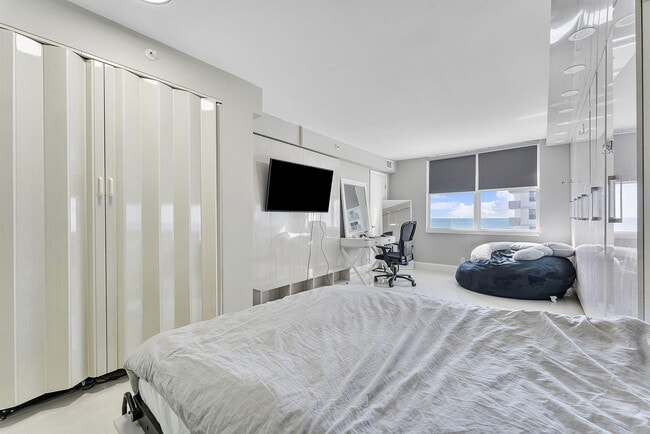 Building Photo - 4505 S Ocean Blvd