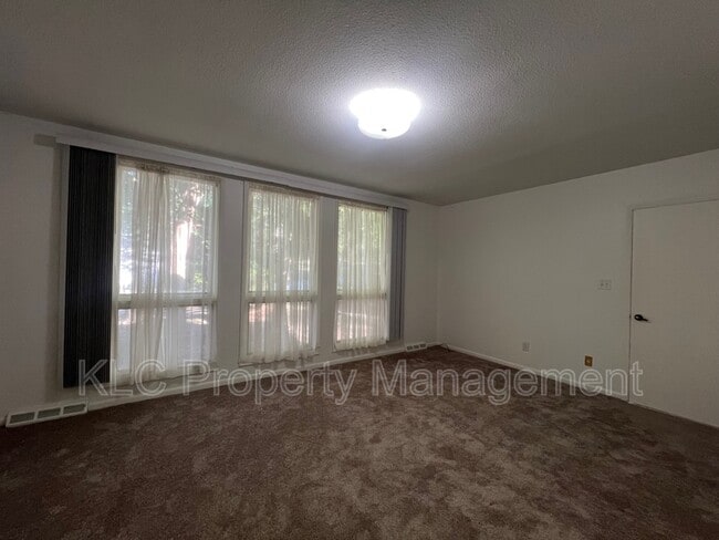 Building Photo - 2826 67th St