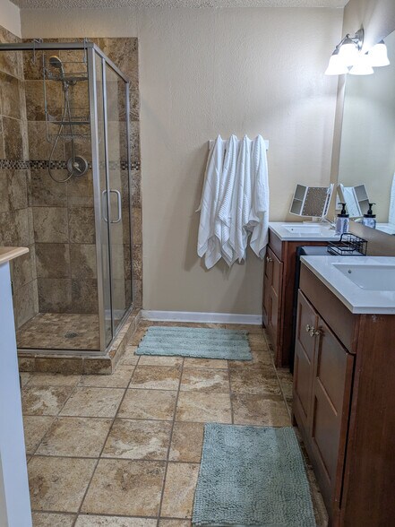 Furnished Master Bath - 1909 Lavaca Ct