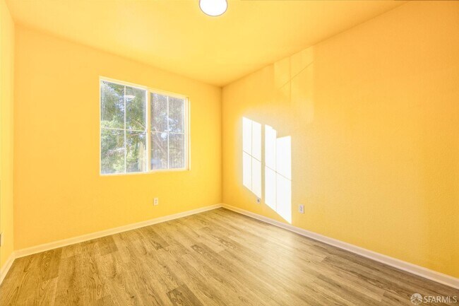 Building Photo - 5476 Summerfield Dr