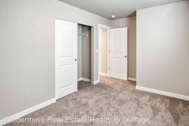 Building Photo - 4 br, 2.5 bath House - 8419 63rd St NE