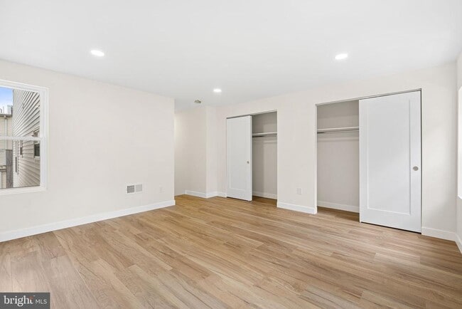 Building Photo - 1124 Dunton St
