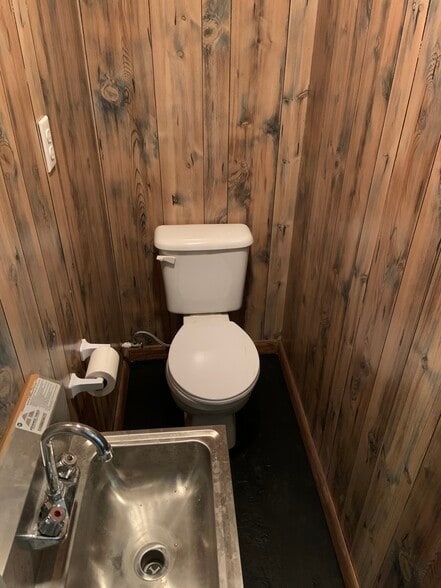 Building Photo - 614 N 13th Ave