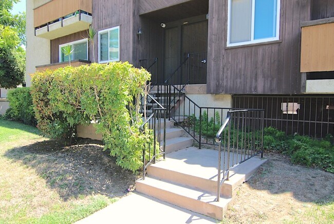 Building Photo - 5382 Circle Dr