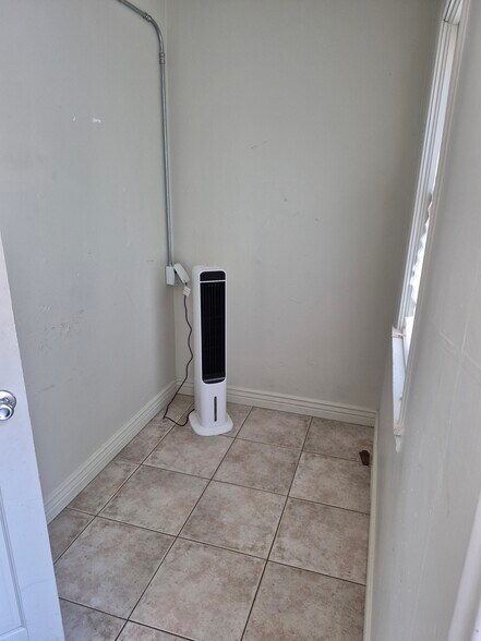 Mud Room/Office - 1095 W 2000 N