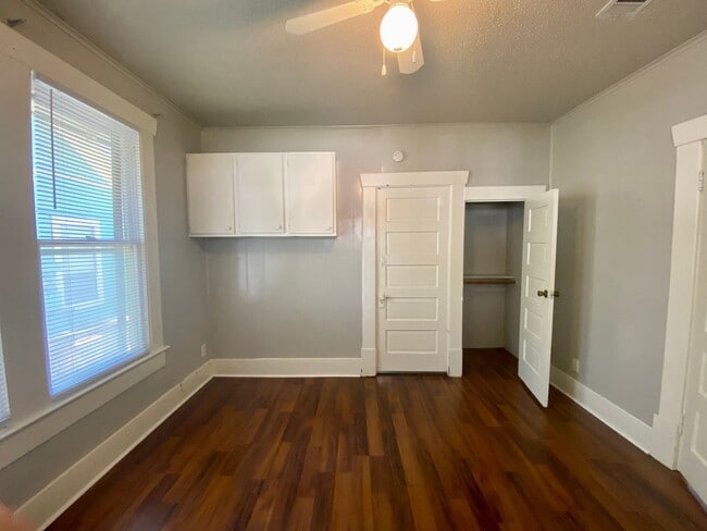 Building Photo - 30th-407 E