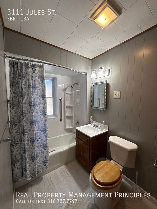 Building Photo - 3111 Jules St