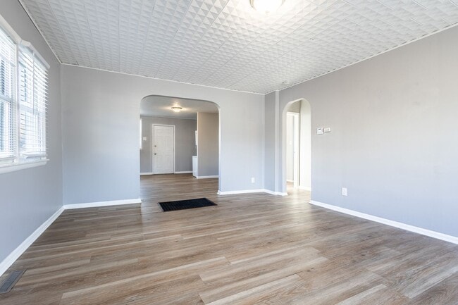 Building Photo - Renovated 1-Bedroom Home with Spacious Backyard & Washer/Dryer