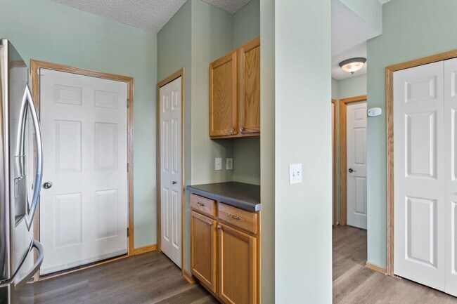 Building Photo - Freshly Remodeled 3bd 3ba Townhome for Rent in Club West, Blaine – Pond View!