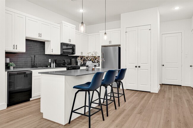 Building Photo - 4201 Stassen St