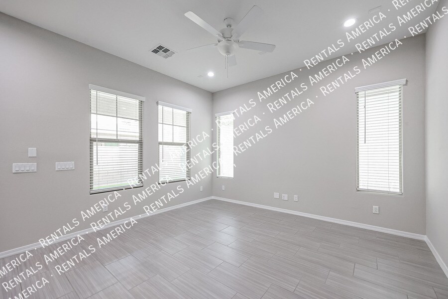 Building Photo - 640 W Winchester Dr