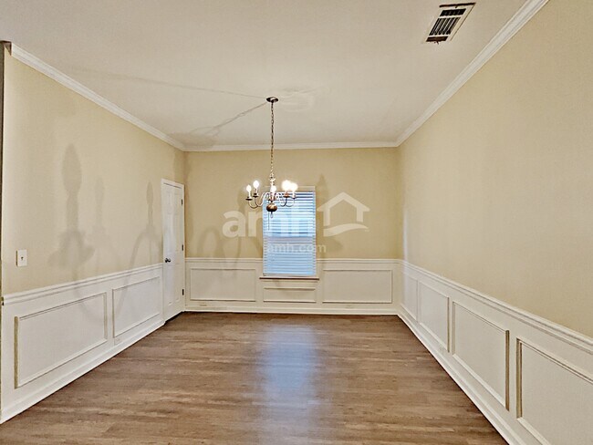 Building Photo - 303 Hidden Creek Ln