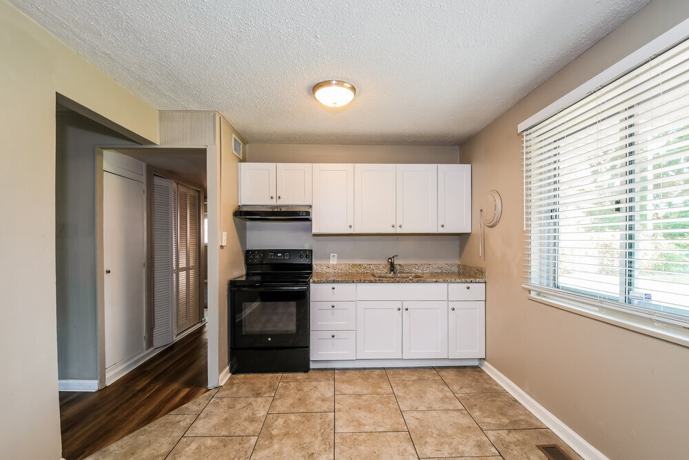 Building Photo - 933 Lebon Dr
