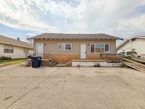 Building Photo - 3 Bed home in Shawnee!