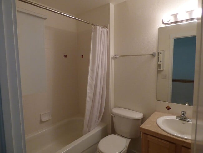 Building Photo - Beautiful Townhome in South Longmont