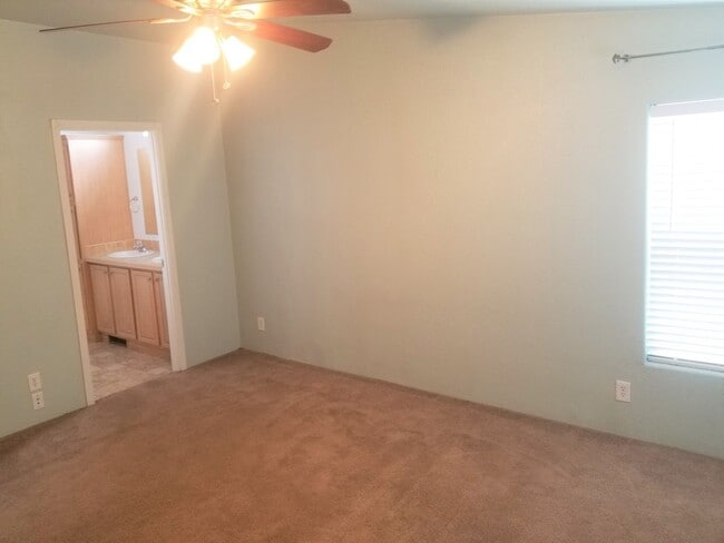 Building Photo - Great Location! 3 Bed, 2 Bath West-Flagsta...