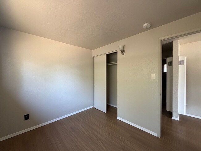Building Photo - 1020 Taos Dr