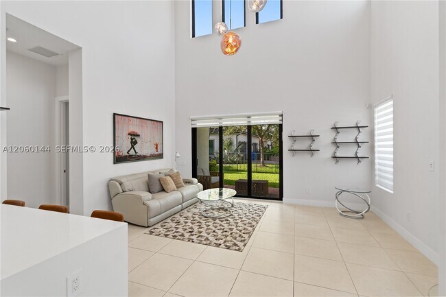 Building Photo - 3472 Emerson Dr