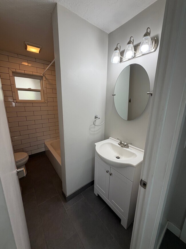 Building Photo - 5532 Woodcrest Dr
