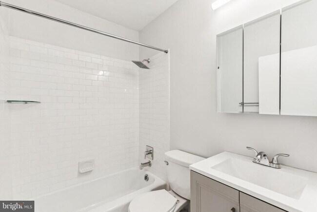 Building Photo - 135 S 19th St