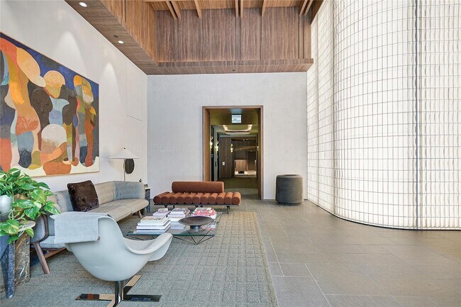 Building Photo - 610 Davis St