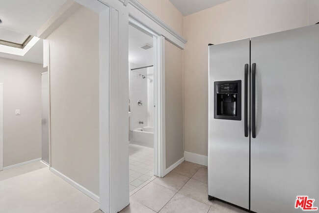 Building Photo - 607 N Gramercy Pl
