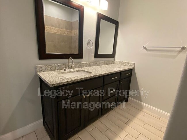 Building Photo - 301 E Willingham St