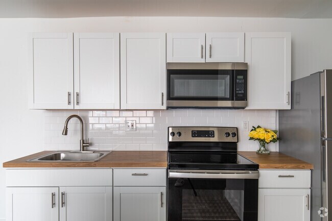 3BD 1BA - 748sq ft - One Loop Apartments