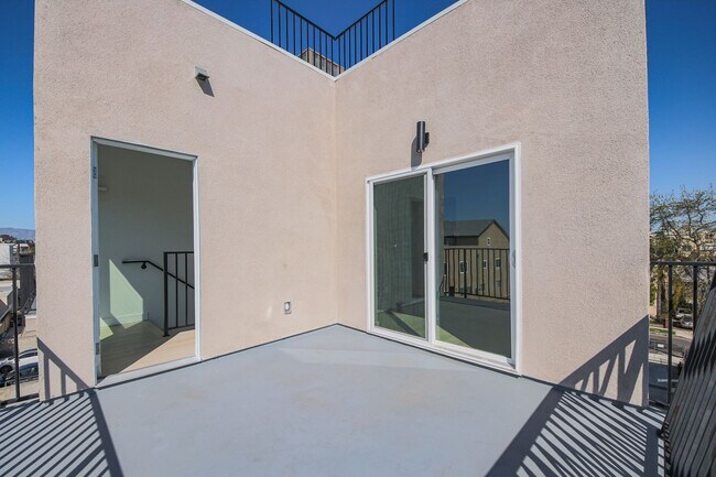 Building Photo - Luxury 2026 Townhomes with Massive Bedrooms + Decks with Views