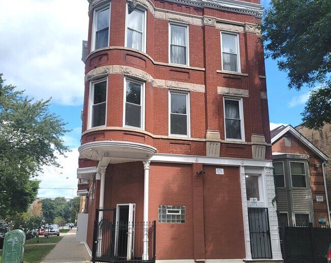 Building Photo - 1341 N Washtenaw Ave