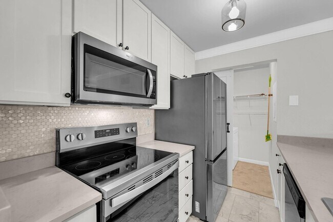 Building Photo - 266 Alexandra Dr