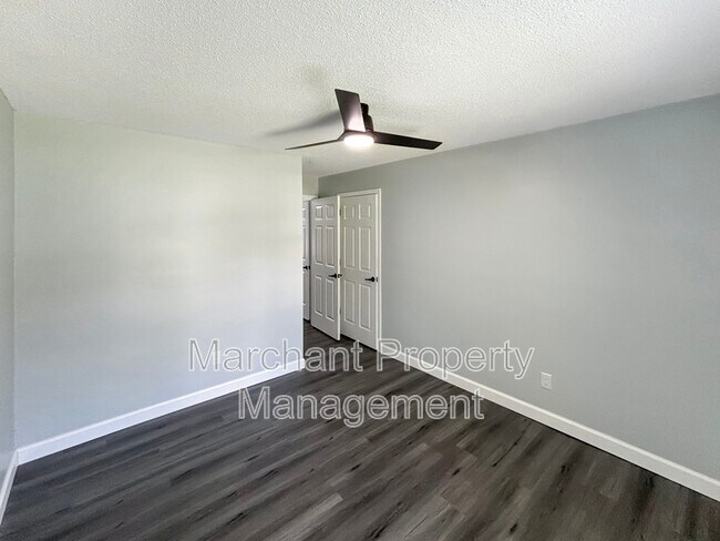 Building Photo - 210 Abigail Ln