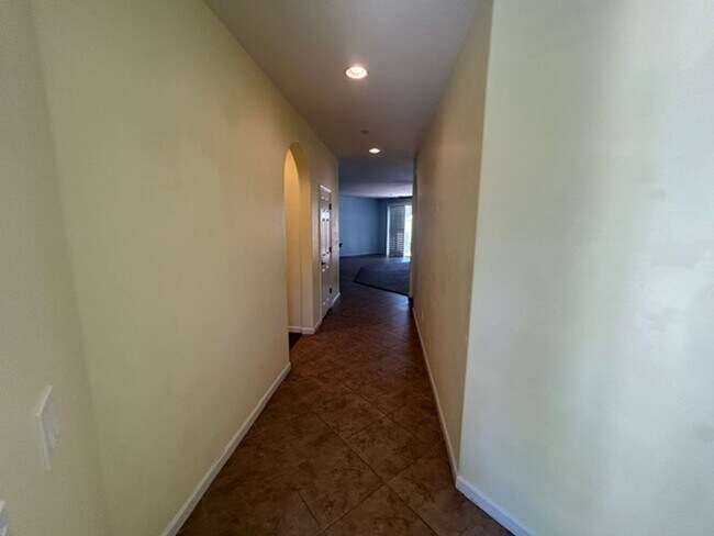 Building Photo - 3605 W Delta Ave