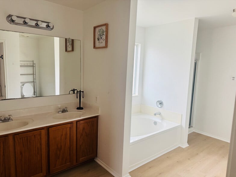 Building Photo - 12803 Capri