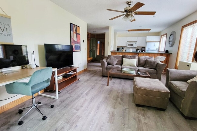 Building Photo - 66 Paquette Dr