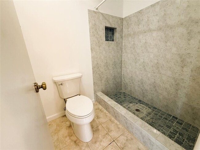 Building Photo - 225 Sun Vista Ct S