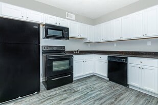 Building Photo - Courtyard Apartments