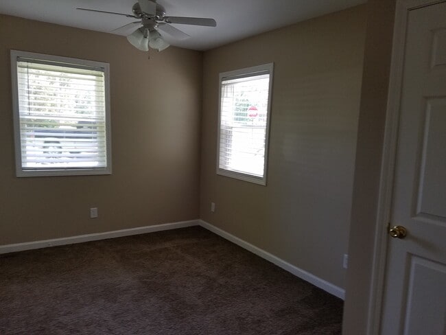 Building Photo - 800 Dorris Heights Rd