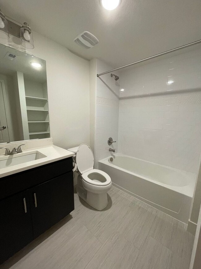 Building Photo - 2234 Central Pk Wy