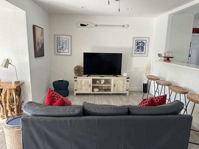 Building Photo - 1258 Beach Rd