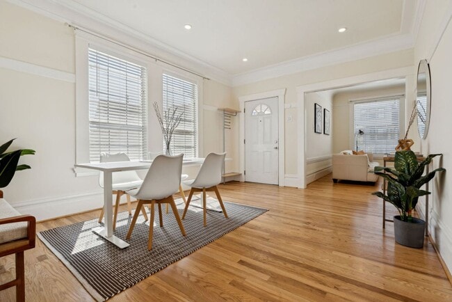 Building Photo - EPIC REA - Great Renovated ( all appliance...