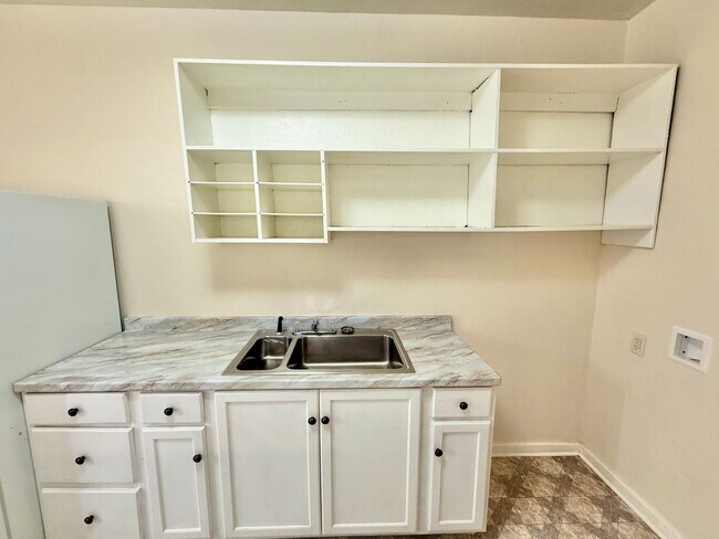 Building Photo - 913 F St