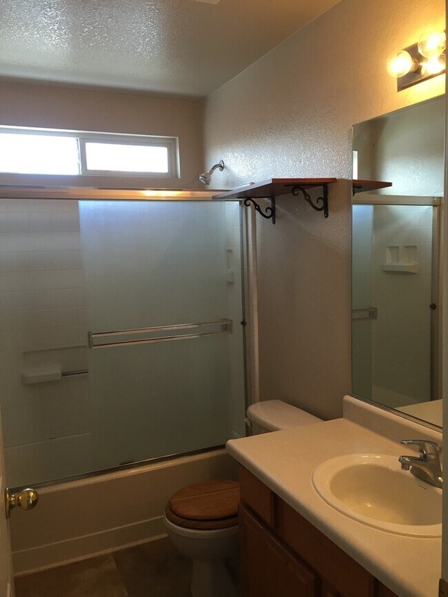 Building Photo - Beautiful home with RV Parking!!!!!!