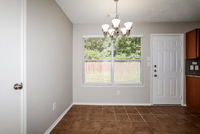 Building Photo - 33103 Cottonwood Bend