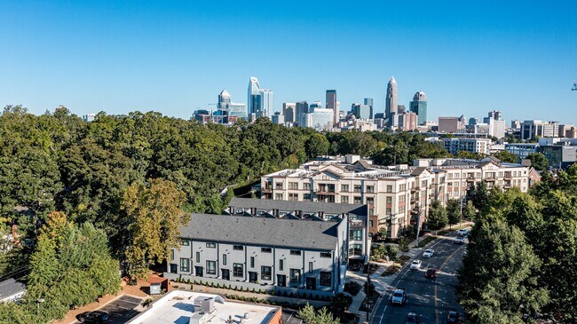 Building Photo - 1072 Kenilworth Ave