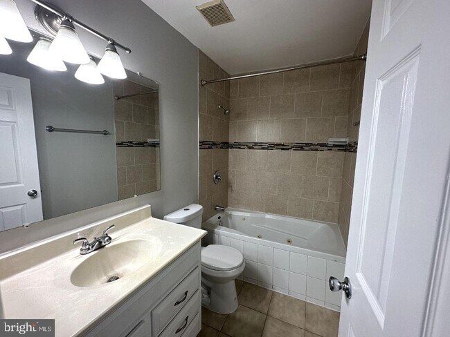 Building Photo - 8121 Fenwick Ct